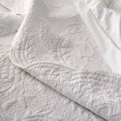 Pembroke Coverlet 240x260 7 Pembroke Coverlet 240x260 -Interior Sales Store 1117258913 C