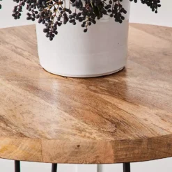 Front Page 7 Front Page -Interior Sales Store 1117259104 B