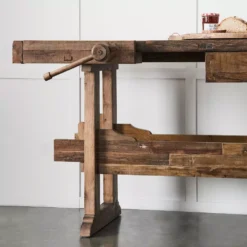 Carpenter's Workbench -Interior Sales Store 2070103 C