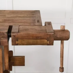 Carpenter's Workbench -Interior Sales Store 2070103 E